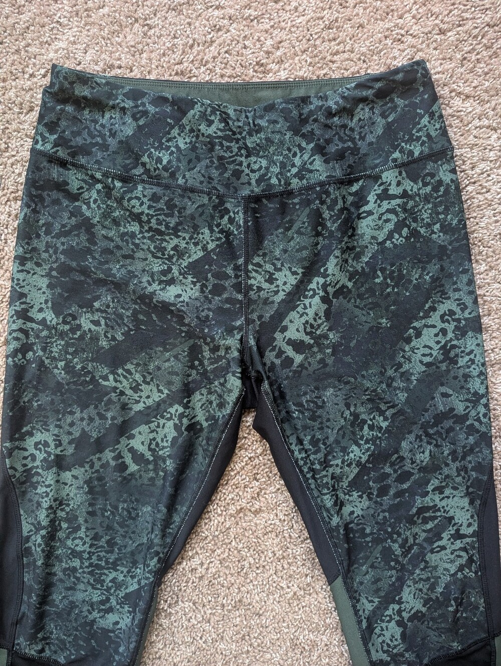 Avia Athletic Capri Leggings With Mesh Paneling Women's Size Large - Picture 3 of 10